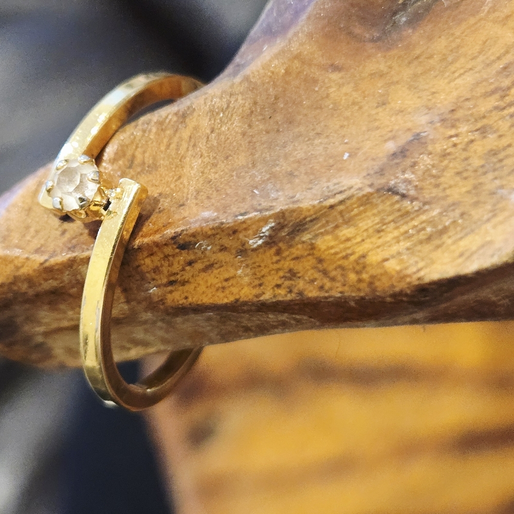 Vintage Gold Tone 1970's   AVON April  Birthstone Ring